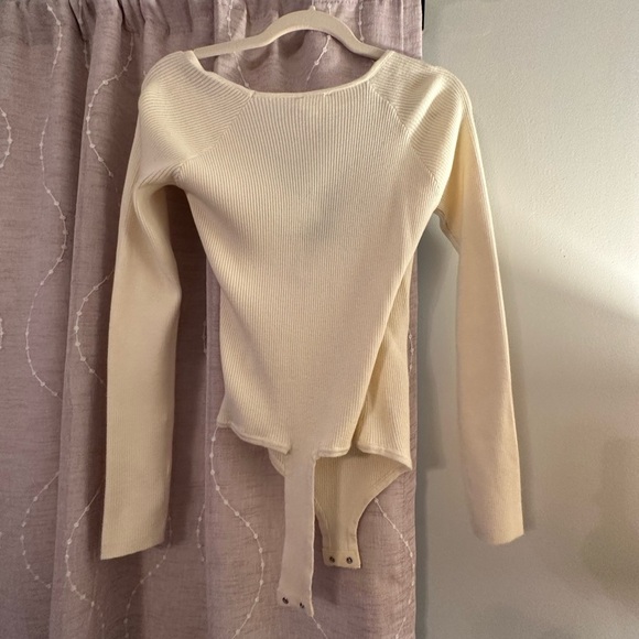 Fitted V-Neck Off White Ribbed Bodysuit - Bundle and Save! - Picture 2 of 2